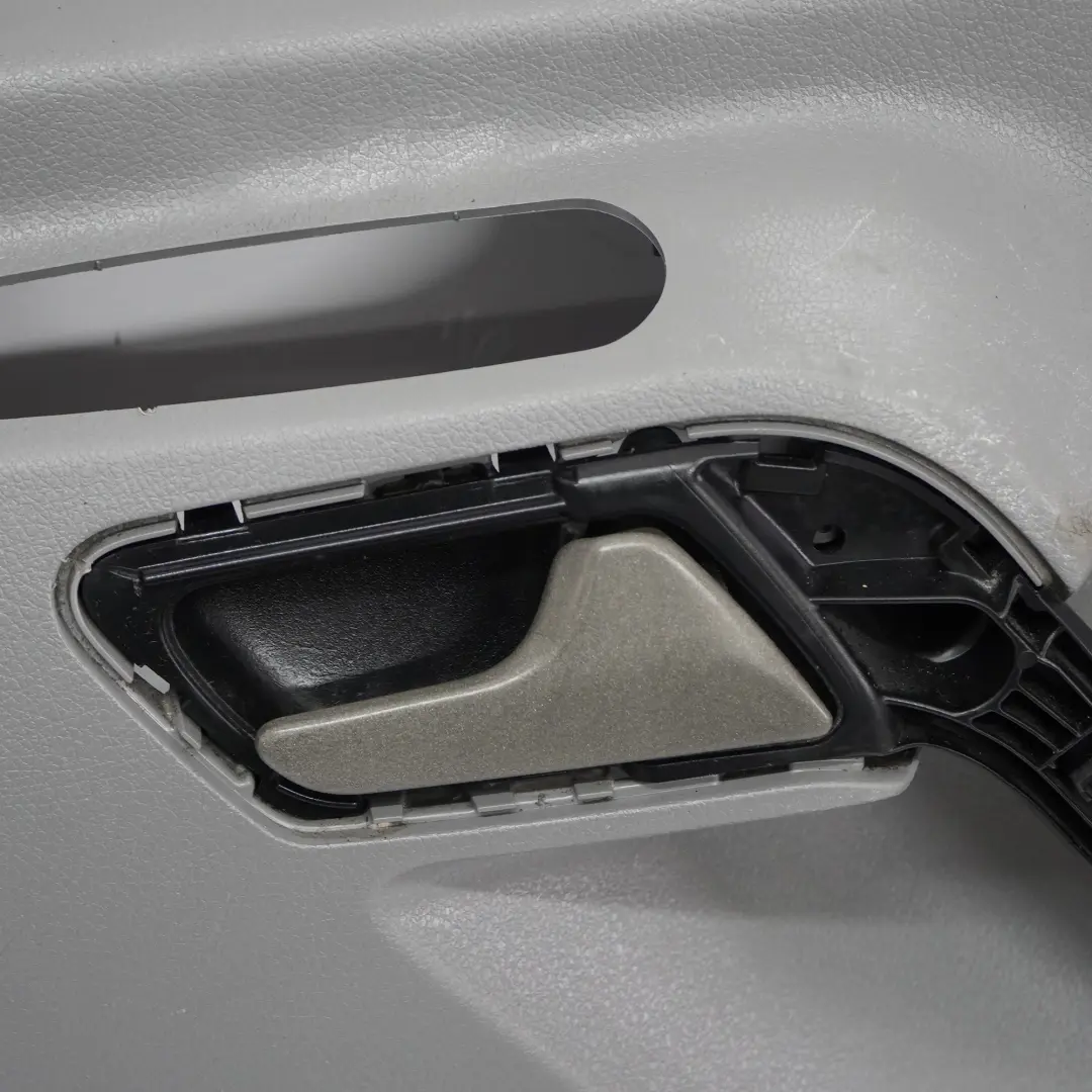 Vorne Rechts Türkartenverkleidung Stoff Art Grau für Mercedes Sprinter W906 mit Teilenummer A9067270171 Mercedes Sprinter W906 Vorne Rechts Türkartenverkleidung Stoff Art Grau - SKU A9067270171 - Teilenummer A9067270171