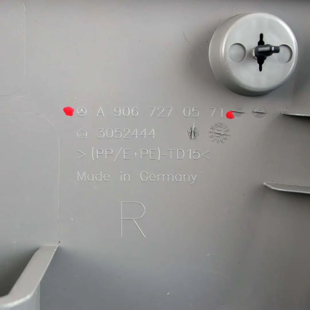 Mercedes-Benz Sprinter W906 Derecha Panel tarjeta puerta Art Gris para con número de pieza A9067270571 Mercedes-Benz Sprinter W906 Derecha Panel tarjeta puerta Art Gris - SKU A9067270571 - Número de pieza A9067270571