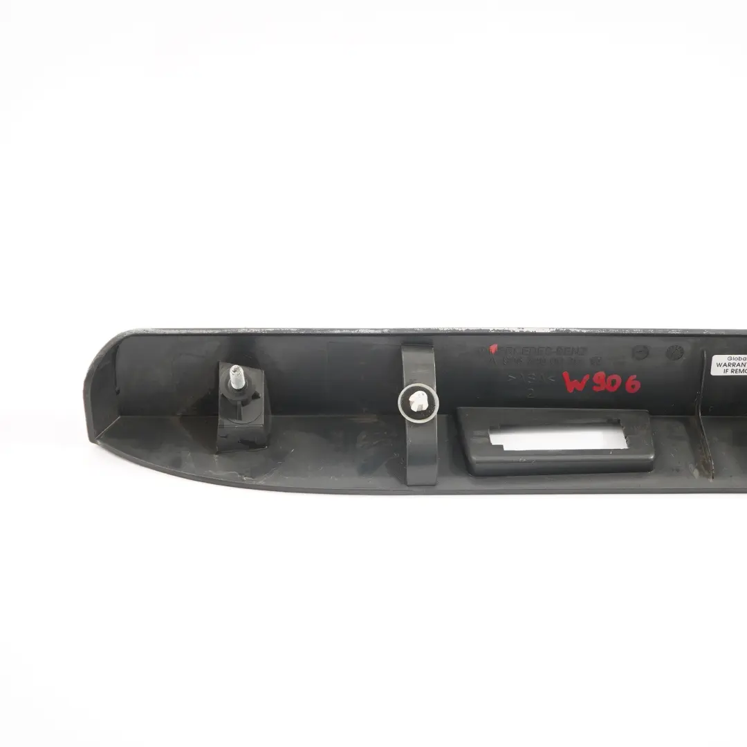 Mercedes W906 Trunk Cubierta Panel Placa matrícula Soporte lámpara - SKU A9067400030 - Número de pieza A9067400030