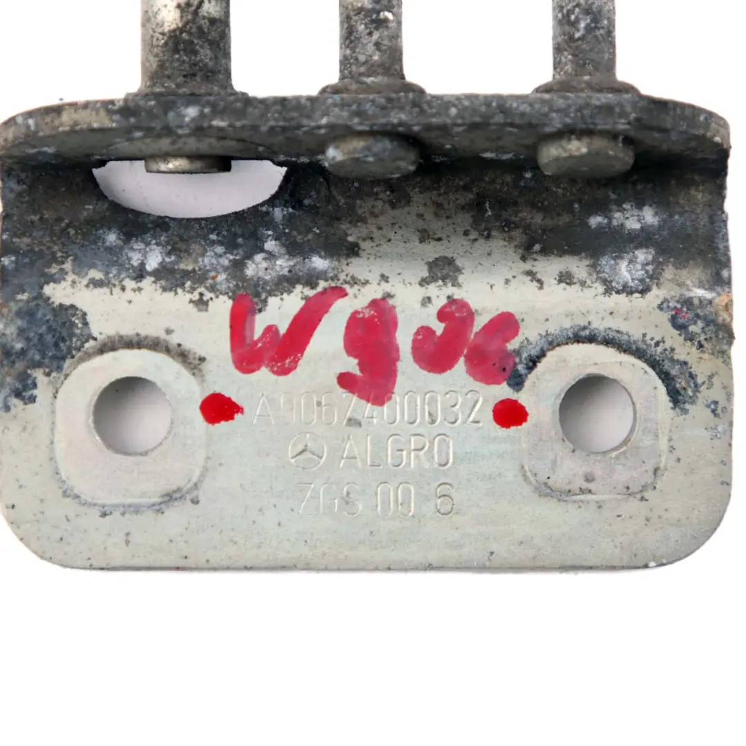 Gâche De Serrure De Porte De Coffre Arrière pour Mercedes W906 à propos du numéro de pièce A9067400032 Mercedes W906 Gâche De Serrure De Porte De Coffre Arrière - SKU A9067400032 - Numéro de pièce A9067400032