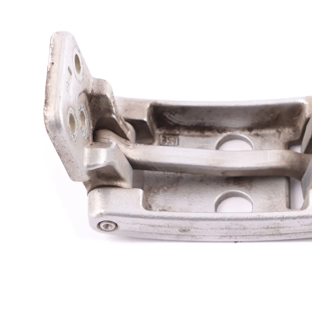 Cerniera Posteriore Sinistra Mercedes W906 Superiore Argento Brillante - 744 per con numero di parte A9067400037 Cerniera Posteriore Sinistra Mercedes W906 Superiore Argento Brillante - 744 - SKU A9067400037-BRS - Numero di parte A9067400037