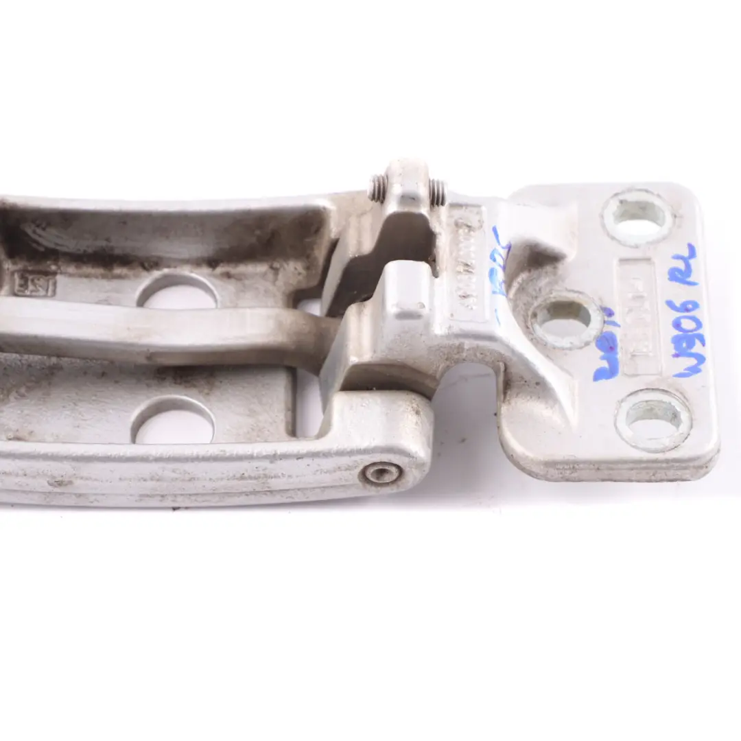 Charnière Arrière Gauche Mercedes W906 Partie Supérieure Argent Brillant - 744 pour à propos du numéro de pièce A9067400037 Charnière Arrière Gauche Mercedes W906 Partie Supérieure Argent Brillant - 744 - SKU A9067400037-BRS - Numéro de pièce A9067400037