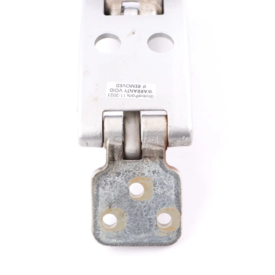 Cerniera Superiore Porta Posteriore Destra Argento Brillante - 744 per Mercedes W906 con numero di parte A9067400137 Mercedes W906 Cerniera Superiore Porta Posteriore Destra Argento Brillante - 744 - SKU A9067400137-BRS - Numero di parte A9067400137