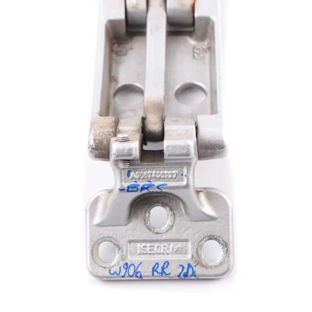 Cerniera Superiore Porta Posteriore Destra Argento Brillante - 744 per Mercedes W906 con numero di parte A9067400137 Mercedes W906 Cerniera Superiore Porta Posteriore Destra Argento Brillante - 744 - SKU A9067400137-BRS - Numero di parte A9067400137