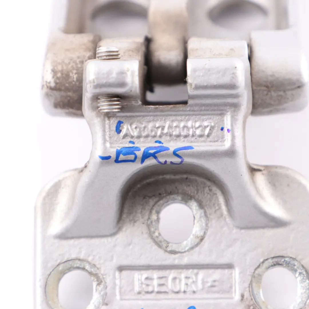 Mercedes W906 Charnière Porte Arrière Droite Finition Argent Brillant - 744 - SKU A9067400137-BRS - Numéro de pièce A9067400137