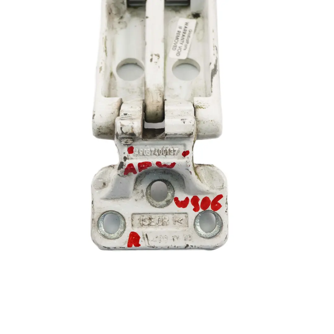 Tür hinten rechts oberes Scharnier weiß für Mercedes Sprinter W906 mit Teilenummer A9067400137 Mercedes Sprinter W906 Tür hinten rechts oberes Scharnier weiß - SKU A9067400137 - Teilenummer A9067400137