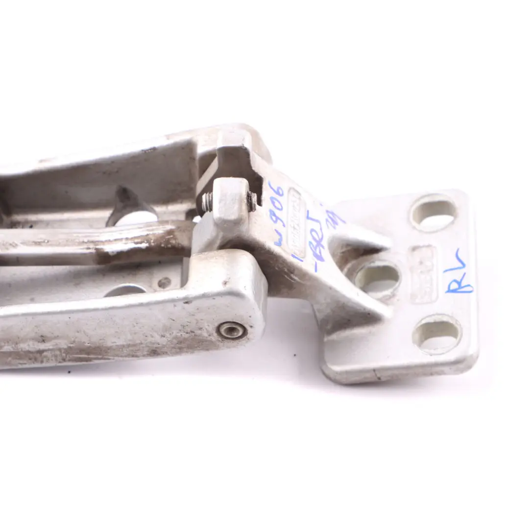Tür Scharnier Hinten Links Unten Brillant Silber - 744 für Mercedes Sprinter W906 mit Teilenummer A9067400237 Mercedes Sprinter W906 Tür Scharnier Hinten Links Unten Brillant Silber - 744 - SKU A9067400237-BRS - Teilenummer A9067400237