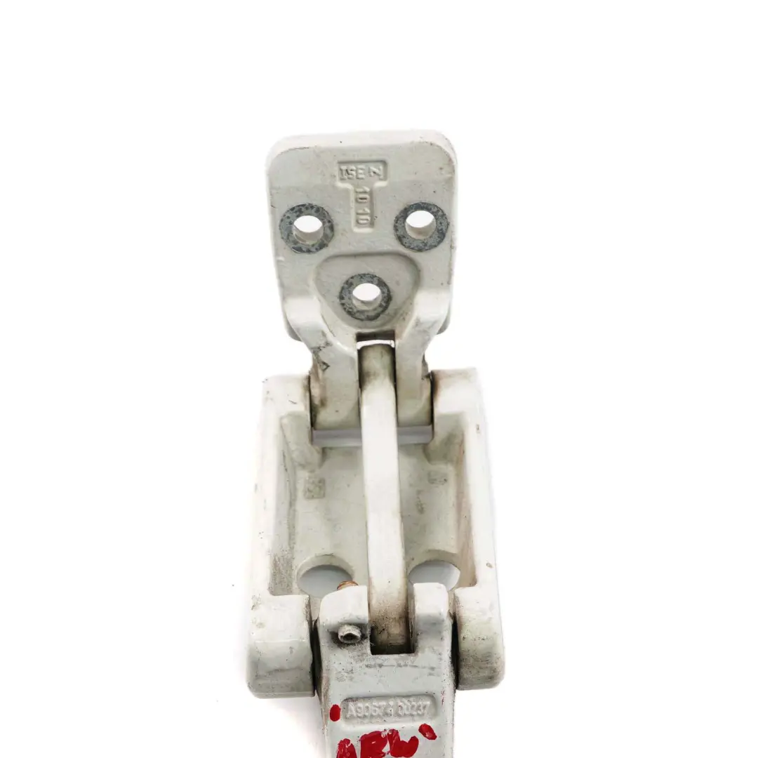 Puerta Trasera Izquierda Bisagra Inferior Blanca para Mercedes W906 con número de pieza A9067400237 Mercedes W906 Puerta Trasera Izquierda Bisagra Inferior Blanca - SKU A9067400237 - Número de pieza A9067400237