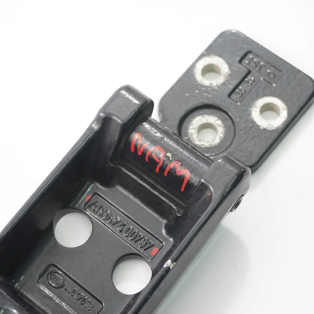 Tür scharnier hinten rechts unten Nacht Schwarz - H9Z für Mercedes W906 VW Crafter I mit Teilenummer A9067400737 Mercedes W906 VW Crafter I Tür scharnier hinten rechts unten Nacht Schwarz - H9Z - SKU A9067400737-NAM - Teilenummer A9067400737