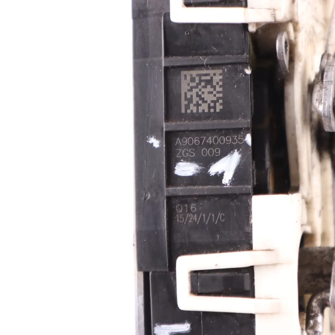 Mécanisme verrouillage portes arrière pour Mercedes Sprinter W906 à propos du numéro de pièce A9067400935 Mercedes Sprinter W906 Mécanisme verrouillage portes arrière - SKU A9067400935-1 - Numéro de pièce A9067400935