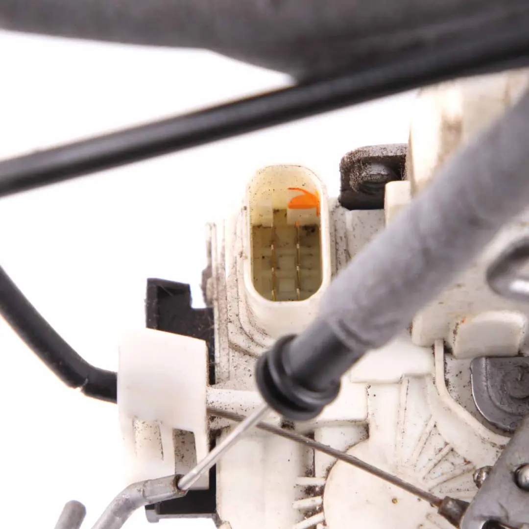 Blocco porta posteriore destro chiusura per Mercedes Sprinter W906 con numero di parte A9067401035 Mercedes Sprinter W906 Blocco porta posteriore destro chiusura - SKU A9067401035-1 - Numero di parte A9067401035