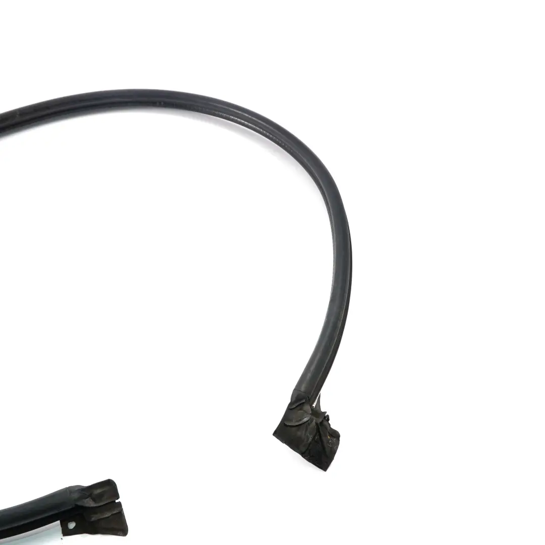 Puerta Trasera Izquierda del Maletero Junta De Sello Guia para Mercedes Sprinter W906 con número de pieza A9067470130 Mercedes Sprinter W906 Puerta Trasera Izquierda del Maletero Junta De Sello Guia - SKU A9067470130 - Número de pieza A9067470130