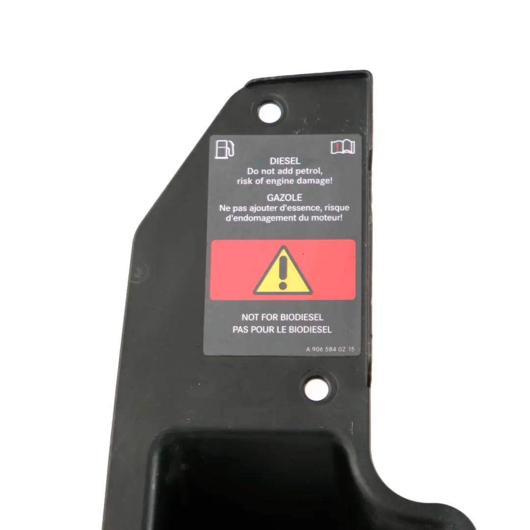 Mercedes W906 Couvercle Porte Remplissage Reservoir Carburant Avec Garniture - SKU A9067540234 - Numéro de pièce A9067540234