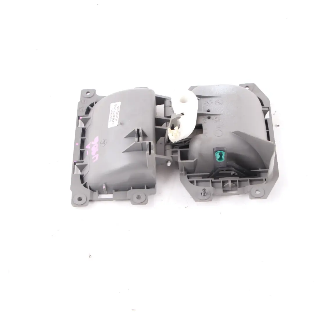 Mecanismo de la manija interior la puerta trasera derecha para Mercedes Sprinter W906 con número de pieza A9067600061 Mercedes Sprinter W906 Mecanismo de la manija interior la puerta trasera derecha - SKU A9067600061-1 - Número de pieza A9067600061