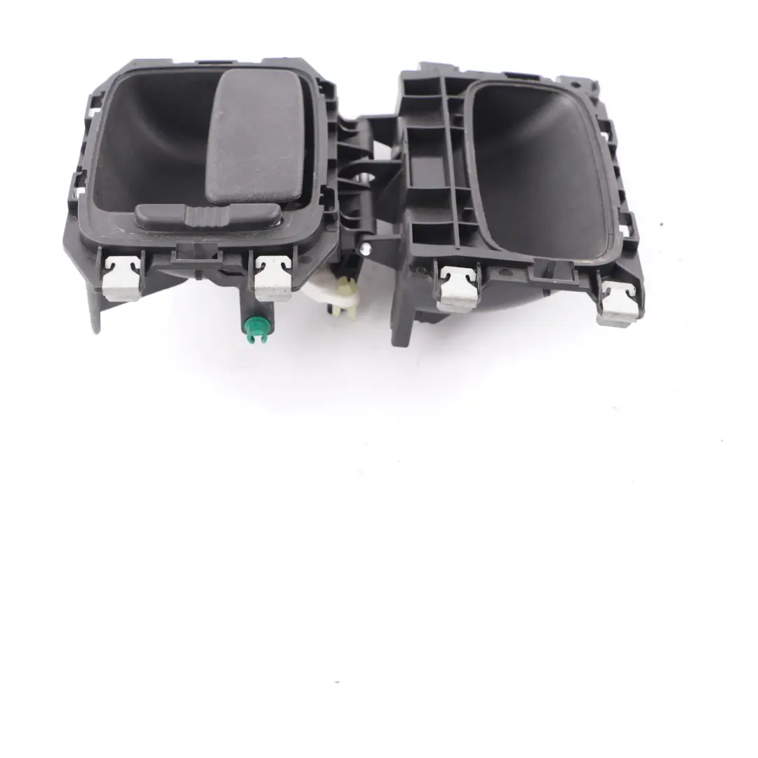 Mechanizm Klamki Wewnętrznej Tylnej Prawej do Mercedes W906 o numerze A9067600061 Mercedes W906 Mechanizm Klamki Wewnętrznej Tylnej Prawej - SKU A9067600061-2 - Numer Części A9067600061