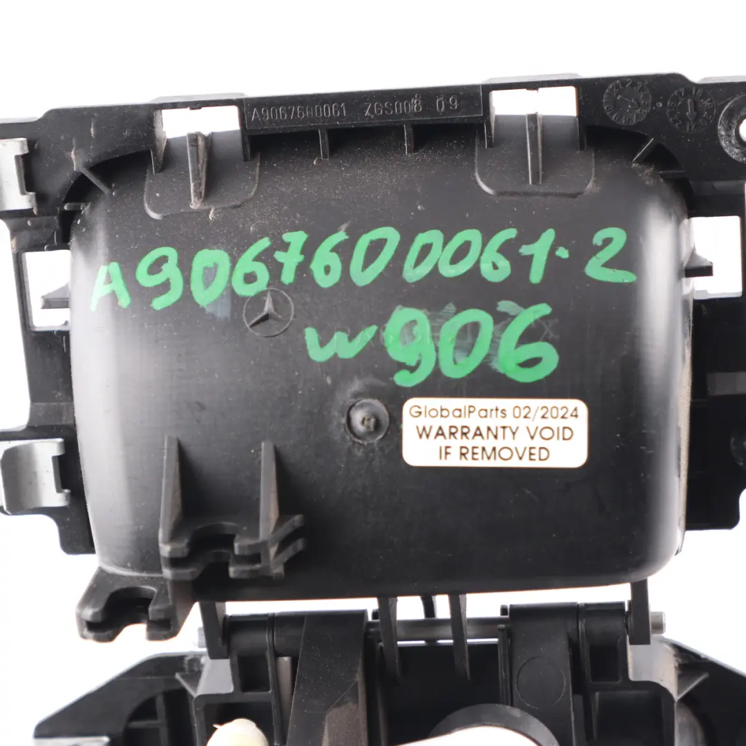 Mecanismo de la manija interior la puerta trasera derecha para Mercedes Sprinter W906 con número de pieza A9067600061 Mercedes Sprinter W906 Mecanismo de la manija interior la puerta trasera derecha - SKU A9067600061-2 - Número de pieza A9067600061