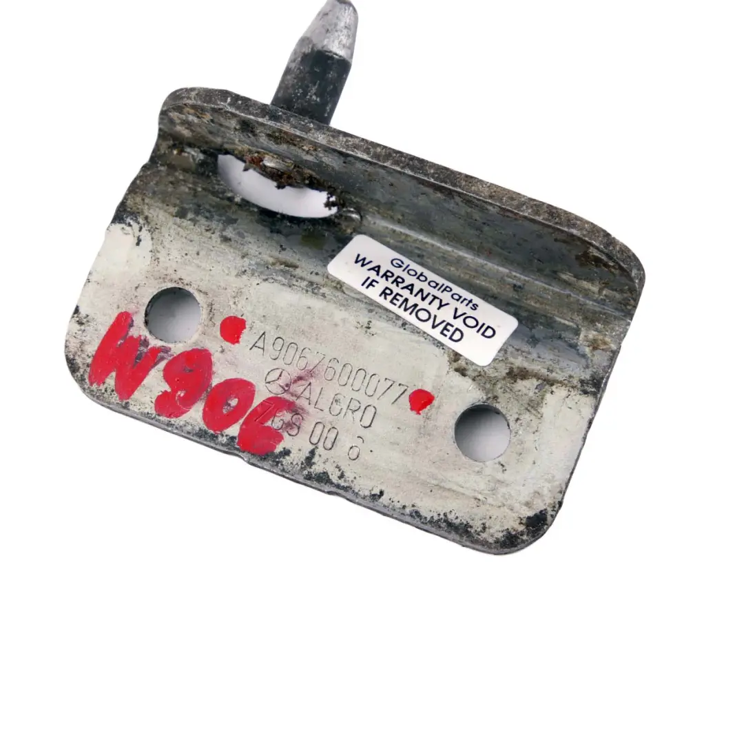 Panneau arrière porte Guide verrouillage Striker pour Mercedes Sprinter W906 à propos du numéro de pièce A9067600077 Mercedes Sprinter W906 Panneau arrière porte Guide verrouillage Striker - SKU A9067600077 - Numéro de pièce A9067600077