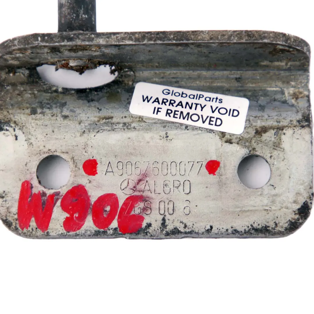Rygiel Zaczep Bolec Drzwi Tył do Mercedes Sprinter W906 o numerze A9067600077 Mercedes Sprinter W906 Rygiel Zaczep Bolec Drzwi Tył - SKU A9067600077 - Numer Części A9067600077