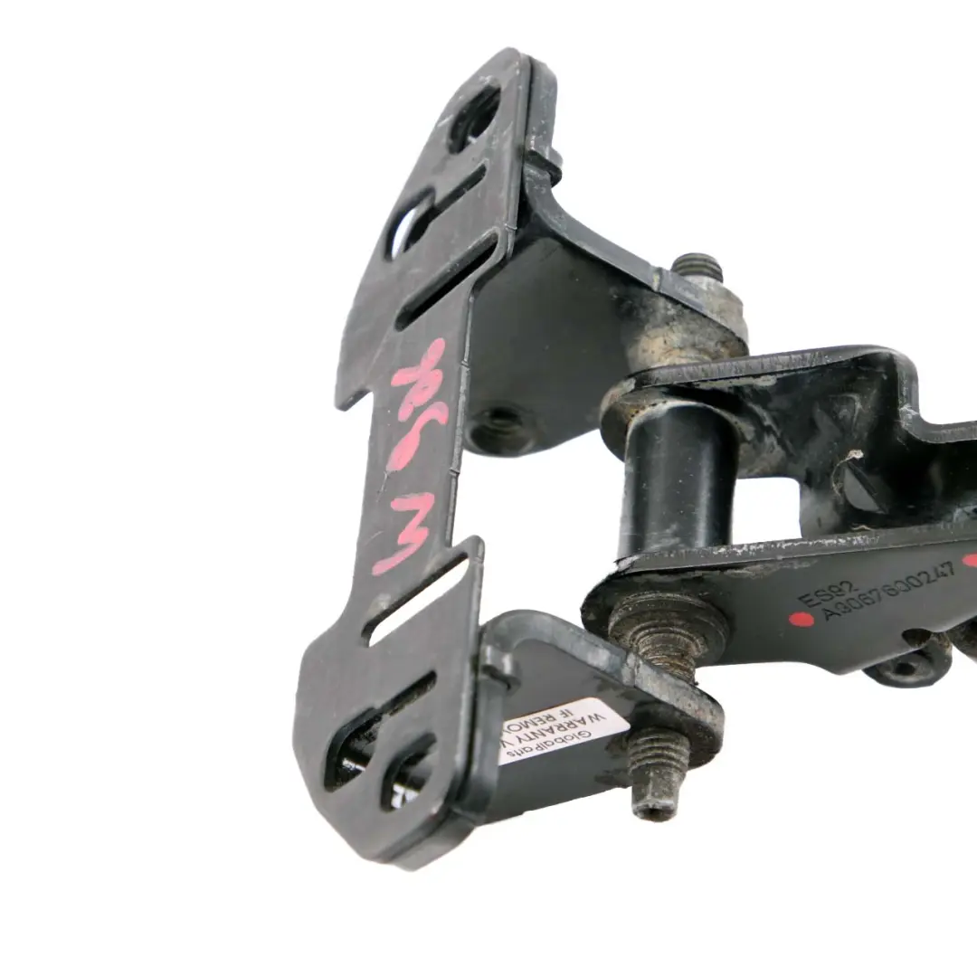 Puerta Corredera Rodillo Bisagra Central Izquierda para Mercedes W906 con número de pieza A9067600247 Mercedes W906 Puerta Corredera Rodillo Bisagra Central Izquierda - SKU A9067600247 - Número de pieza A9067600247