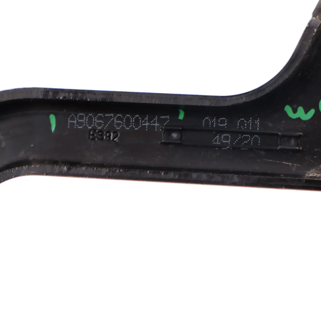 Puertas Corredizas Izquierda Guía Rodillo para Mercedes Sprinter W906 con número de pieza A9067600447 Mercedes Sprinter W906 Puertas Corredizas Izquierda Guía Rodillo - SKU A9067600447 - Número de pieza A9067600447