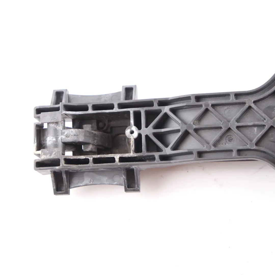 Asidero de la puerta trasera derecha exterior para Mercedes Sprinter W906 con número de pieza A9067601334 Mercedes Sprinter W906 Asidero de la puerta trasera derecha exterior - SKU A9067601334-1 - Número de pieza A9067601334