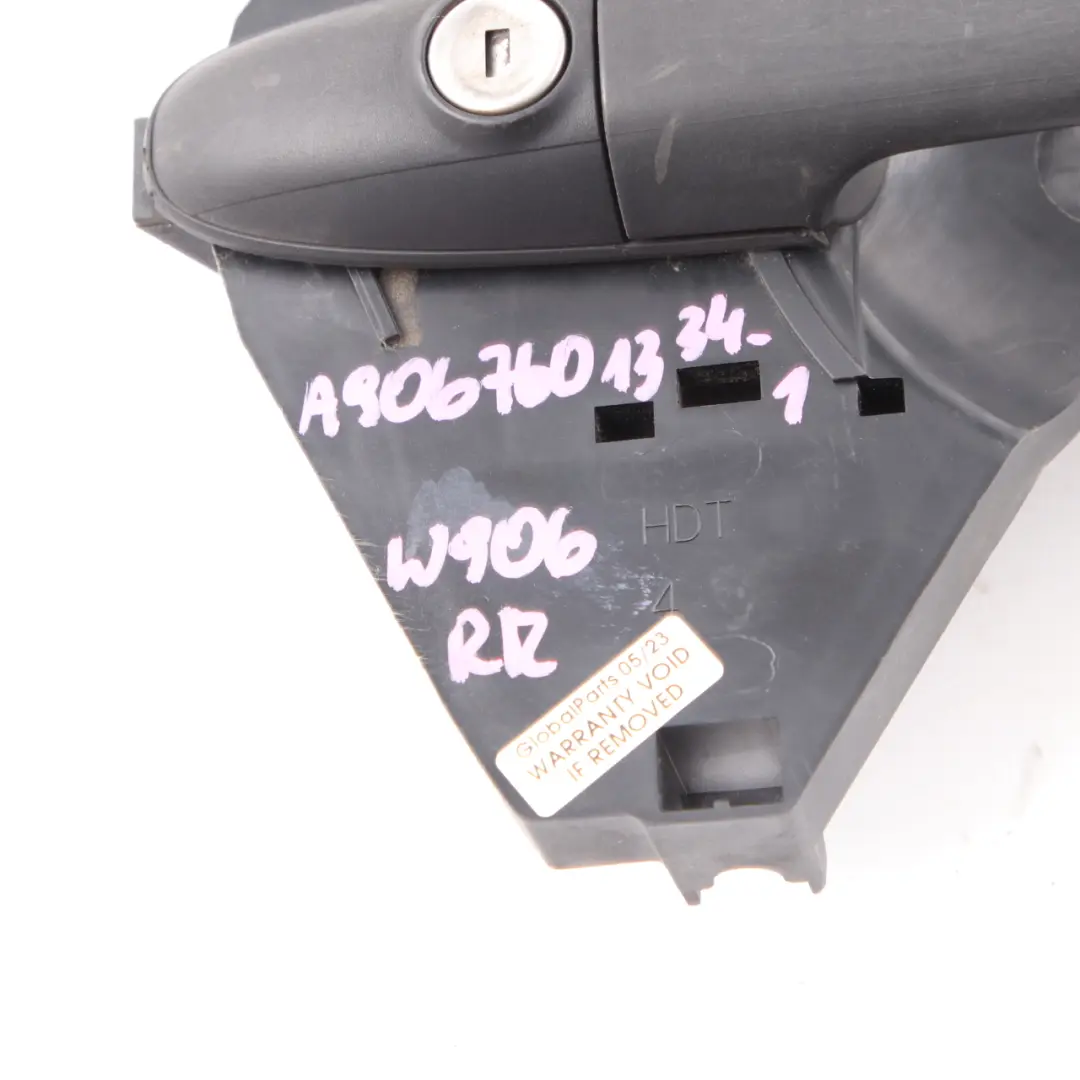 Asidero de la puerta trasera derecha exterior para Mercedes Sprinter W906 con número de pieza A9067601334 Mercedes Sprinter W906 Asidero de la puerta trasera derecha exterior - SKU A9067601334-1 - Número de pieza A9067601334
