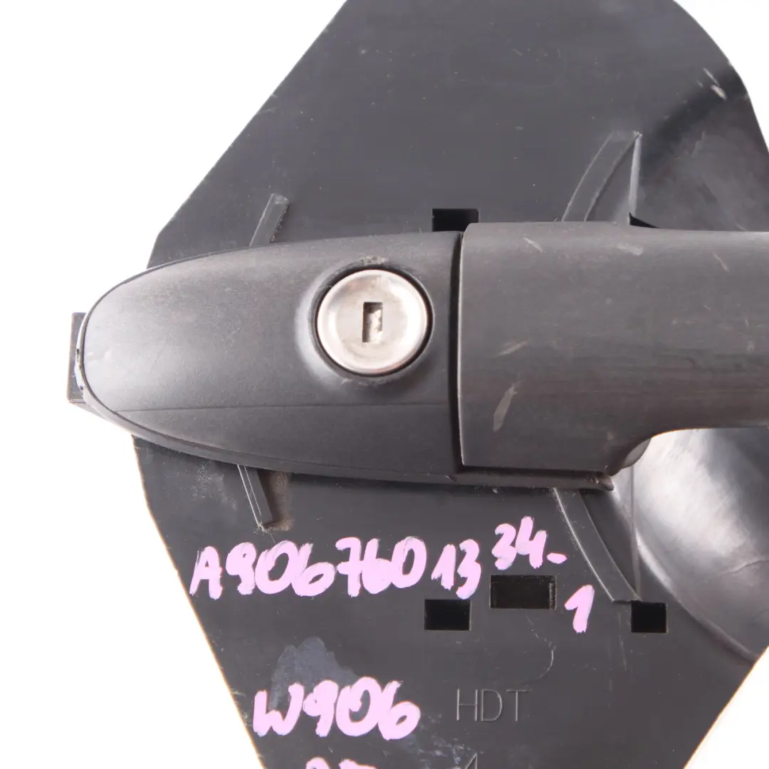 Asidero de la puerta trasera derecha exterior para Mercedes Sprinter W906 con número de pieza A9067601334 Mercedes Sprinter W906 Asidero de la puerta trasera derecha exterior - SKU A9067601334-1 - Número de pieza A9067601334