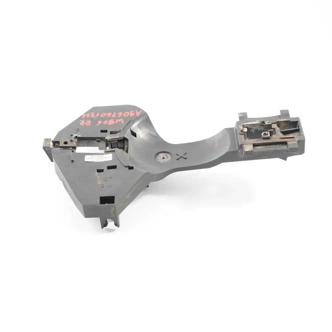 Base Maniglia Porta Portellone Posteriore Destro per Mercedes W906 con numero di parte A9067601334 Mercedes W906 Base Maniglia Porta Portellone Posteriore Destro - SKU A9067601334 - Numero di parte A9067601334