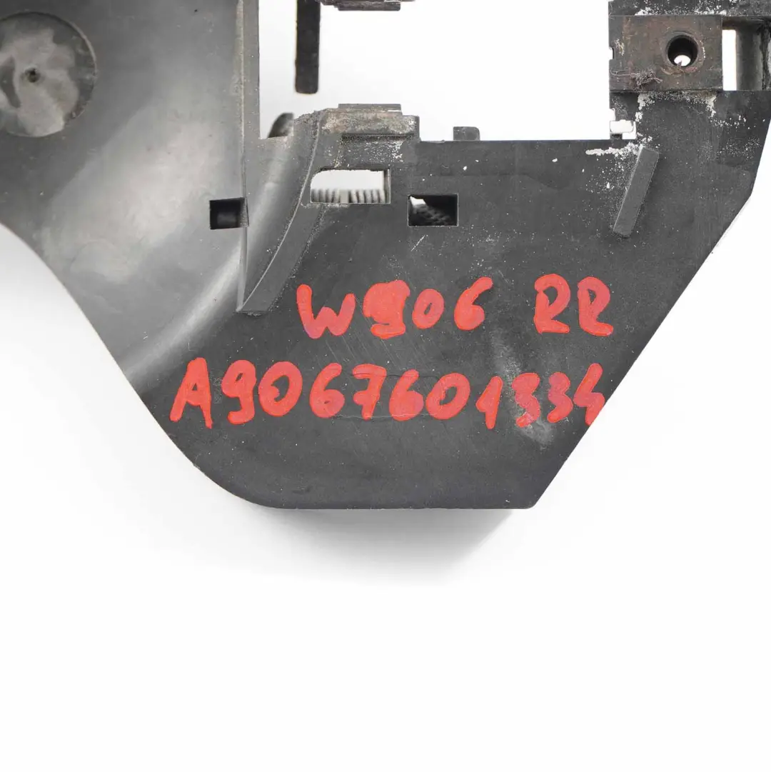 Manija Agarradera Puerta Portador Trasero Derecha para Mercedes W906 con número de pieza A9067601334 Mercedes W906 Manija Agarradera Puerta Portador Trasero Derecha - SKU A9067601334 - Número de pieza A9067601334