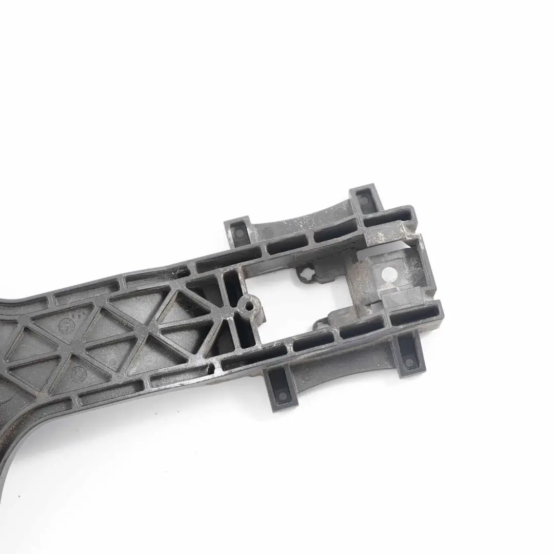 Manija Agarradera Puerta Portador Trasero Derecha para Mercedes W906 con número de pieza A9067601334 Mercedes W906 Manija Agarradera Puerta Portador Trasero Derecha - SKU A9067601334 - Número de pieza A9067601334