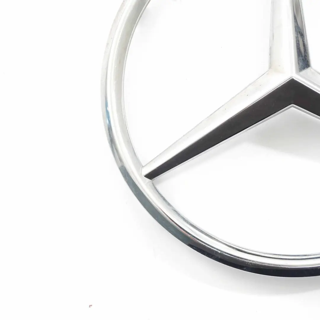 Emblema anteriore Mercedes W906 Logo Stella Griglia Base Cromo per con numero di parte A9068170016 Emblema anteriore Mercedes W906 Logo Stella Griglia Base Cromo - SKU A9068170016 - Numero di parte A9068170016