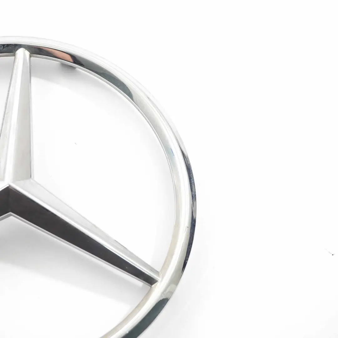 Emblema anteriore Mercedes W906 Logo Stella Griglia Base Cromo per con numero di parte A9068170016 Emblema anteriore Mercedes W906 Logo Stella Griglia Base Cromo - SKU A9068170016 - Numero di parte A9068170016