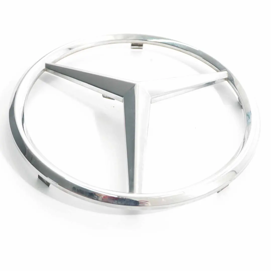 Emblema anteriore Mercedes W906 Logo Stella Griglia Base Cromo per con numero di parte A9068170016 Emblema anteriore Mercedes W906 Logo Stella Griglia Base Cromo - SKU A9068170016 - Numero di parte A9068170016