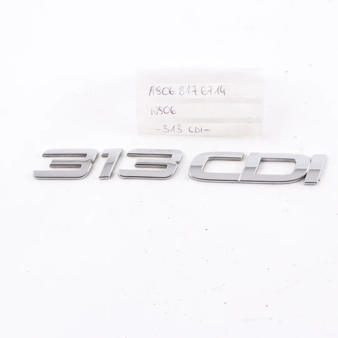 Puerta Trasera Emblema Insignia Maletero 313 CDI para Mercedes W906 con número de pieza A9068176714 Mercedes W906 Puerta Trasera Emblema Insignia Maletero 313 CDI - SKU A9068176714 - Número de pieza A9068176714