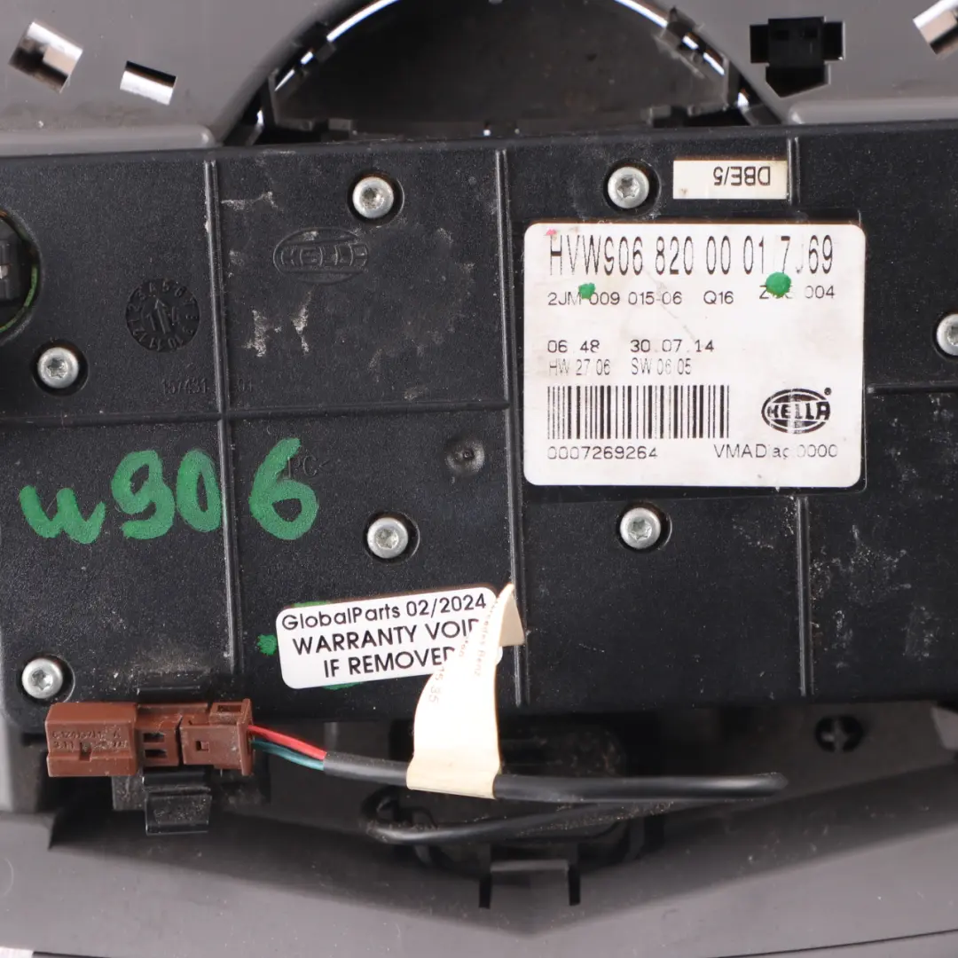 Panel Przełącznika Lampki Sufitowej Szary do Mercedes W906 o numerze A9068200001 Mercedes W906 Panel Przełącznika Lampki Sufitowej Szary - SKU A9068200001 - Numer Części A9068200001