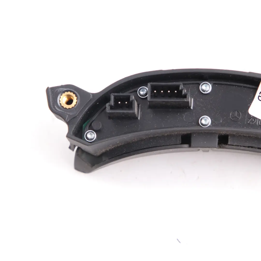 Botón Interruptor Volante Multifunción para Mercedes Sprinter W906 con número de pieza A9068200010 Mercedes Sprinter W906 Botón Interruptor Volante Multifunción - SKU A9068200010-1 - Número de pieza A9068200010