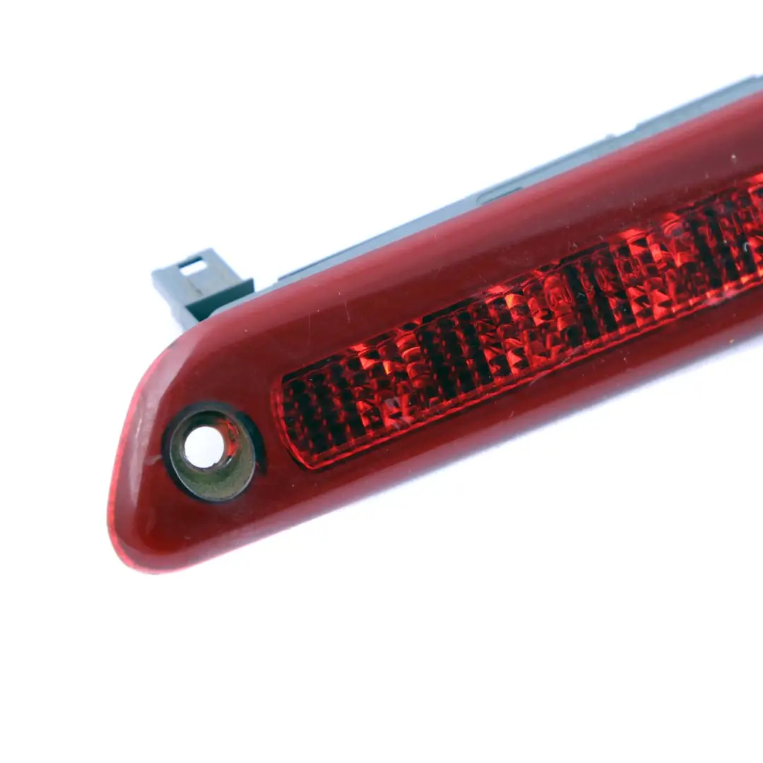 Feu stop additionnel arrière pour Mercedes Sprinter W906 à propos du numéro de pièce A9068200456 Mercedes Sprinter W906 Feu stop additionnel arrière - SKU A9068200456 - Numéro de pièce A9068200456