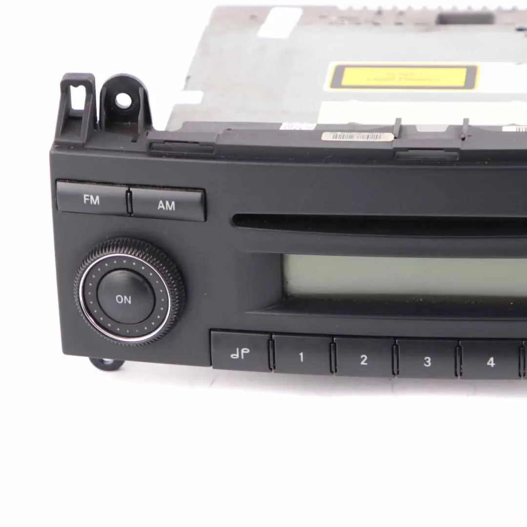 Reproductor Radio Mercedes W639 W906 Unidad audio CD estéreo para con número de pieza A9068200486 Reproductor Radio Mercedes W639 W906 Unidad audio CD estéreo - SKU A9068200486 - Número de pieza A9068200486