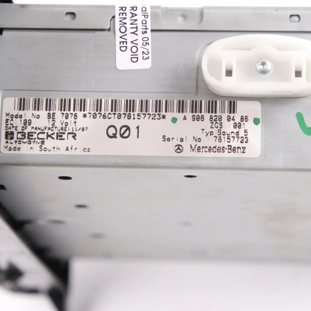 Radio Player Mercedes W639 W906 Audio Stereo CD Head Unit Display pour à propos du numéro de pièce A9068200486 Radio Player Mercedes W639 W906 Audio Stereo CD Head Unit Display - SKU A9068200486 - Numéro de pièce A9068200486