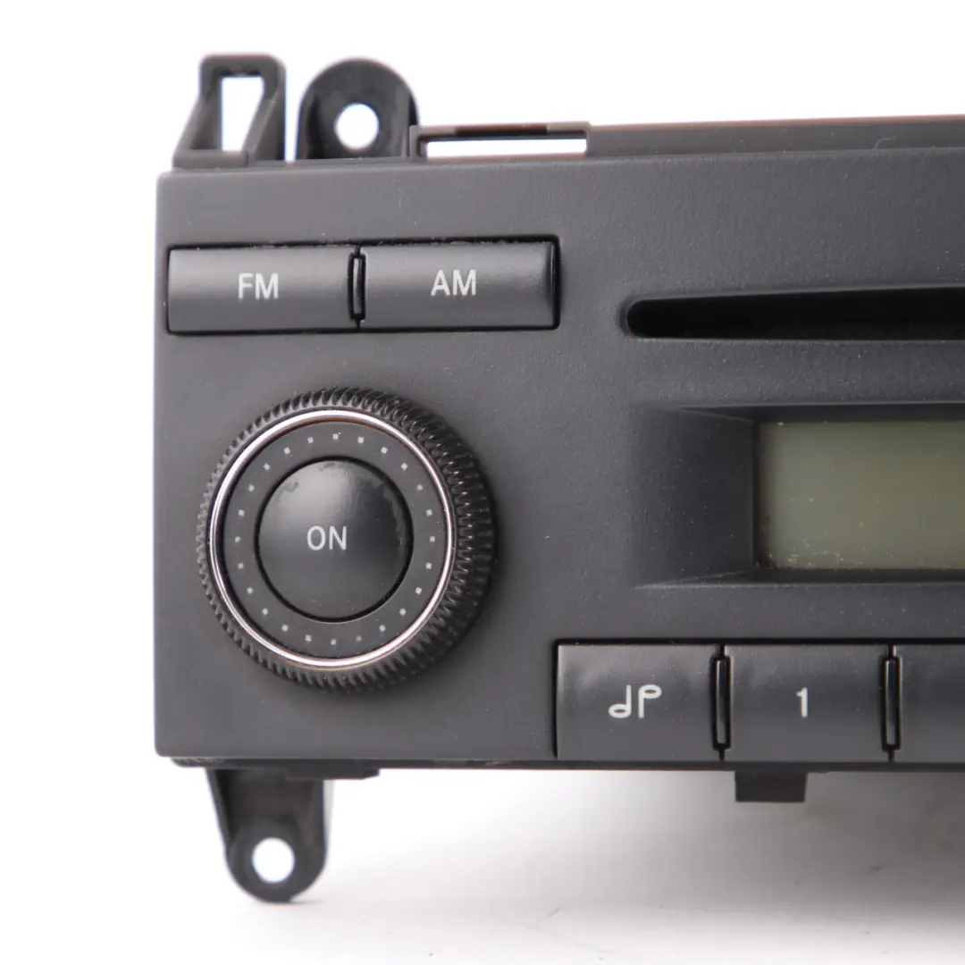 Radio Player Mercedes W639 W906 Audio Stereo CD Head Unit Display pour à propos du numéro de pièce A9068200486 Radio Player Mercedes W639 W906 Audio Stereo CD Head Unit Display - SKU A9068200486 - Numéro de pièce A9068200486