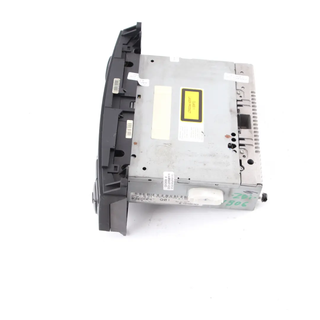 Radio Player Mercedes W639 W906 Audio Stereo CD Head Unit Display pour à propos du numéro de pièce A9068200486 Radio Player Mercedes W639 W906 Audio Stereo CD Head Unit Display - SKU A9068200486 - Numéro de pièce A9068200486