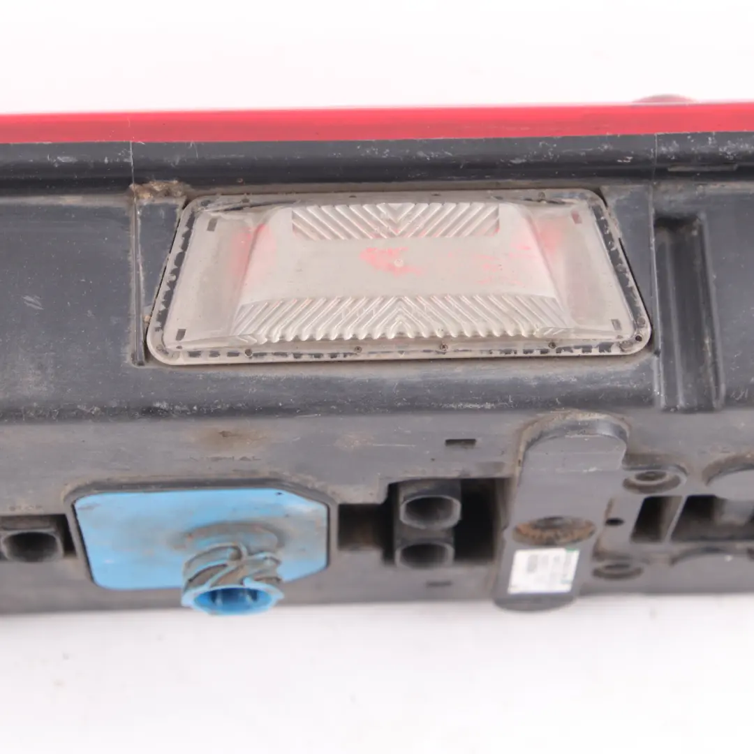 Feu arrière gauche pour Mercedes Sprinter W906 à propos du numéro de pièce A9068201664 Mercedes Sprinter W906 Feu arrière gauche - SKU A9068201664 - Numéro de pièce A9068201664