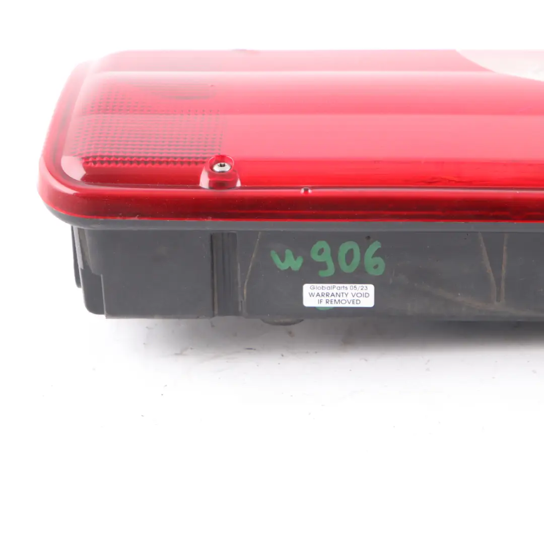 Feu arrière gauche pour Mercedes Sprinter W906 à propos du numéro de pièce A9068201664 Mercedes Sprinter W906 Feu arrière gauche - SKU A9068201664 - Numéro de pièce A9068201664