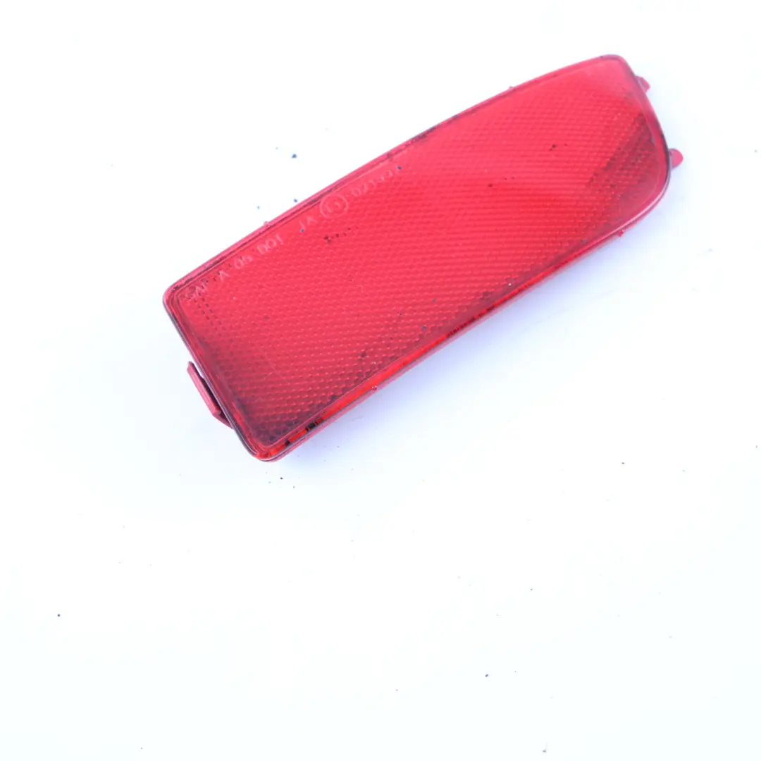 Reflector de la lámpara trasera derecha parachoques Trim Reflexión para Mercedes W906 con número de pieza A9068260140 Mercedes W906 Reflector de la lámpara trasera derecha parachoques Trim Reflexión - SKU A9068260140 - Número de pieza A9068260140
