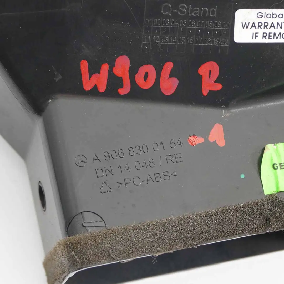 Luftauslass Armaturenbrett Mitte Rechts für Mercedes Sprinter W906 mit Teilenummer A9068300154 Mercedes Sprinter W906 Luftauslass Armaturenbrett Mitte Rechts - SKU A9068300154-1 - Teilenummer A9068300154