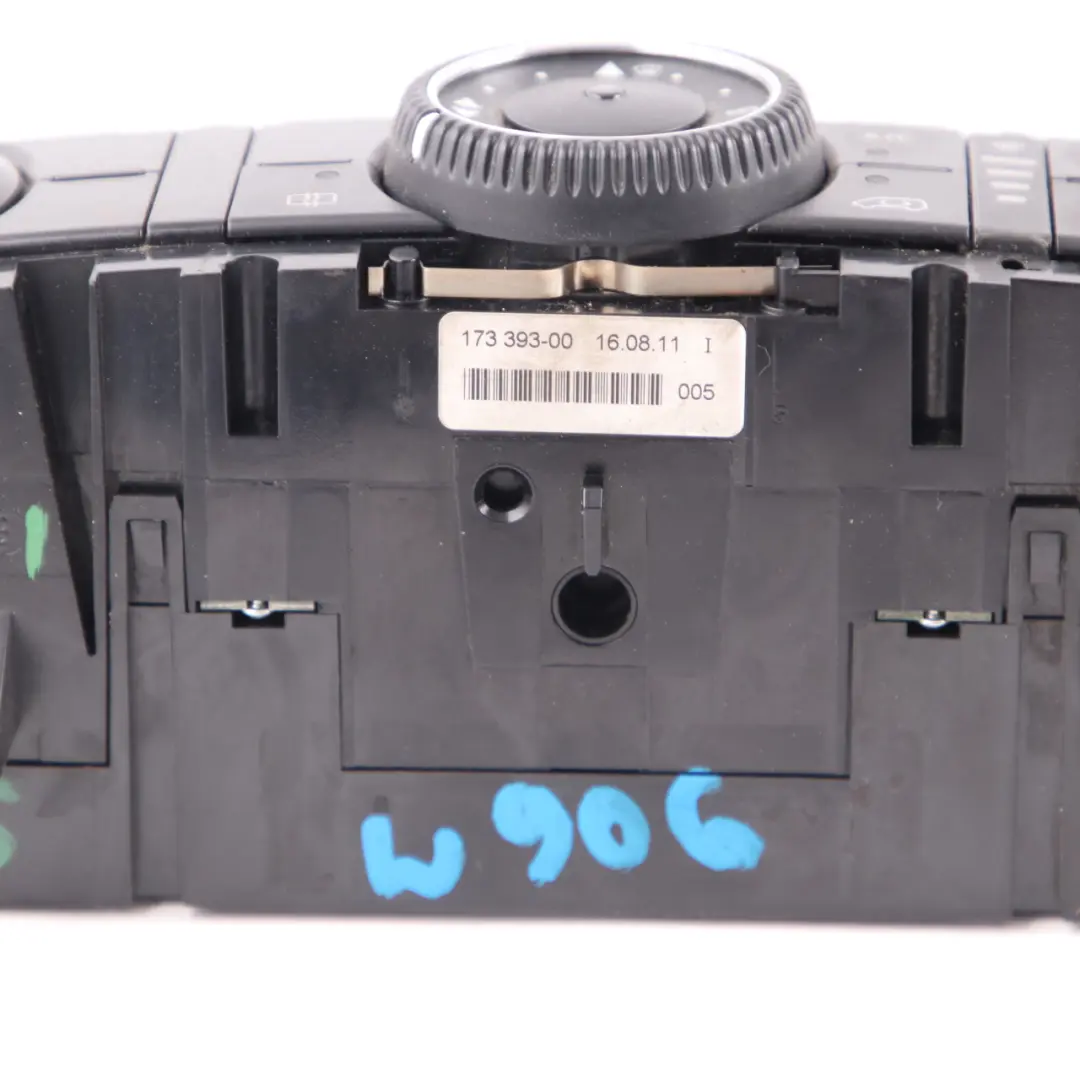Panneau de Climatisation Chauffage A/C Control pour Mercedes W906 à propos du numéro de pièce A9068302085 Mercedes W906 Panneau de Climatisation Chauffage A/C Control - SKU A9068302085 - Numéro de pièce A9068302085