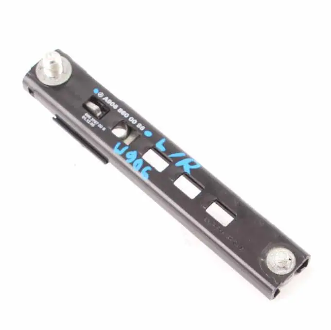 Regolatore altezza della cintura sicurezza anteriore per Mercedes W906 con numero di parte A9068600088 Mercedes W906 Regolatore altezza della cintura sicurezza anteriore - SKU A9068600088 - Numero di parte A9068600088