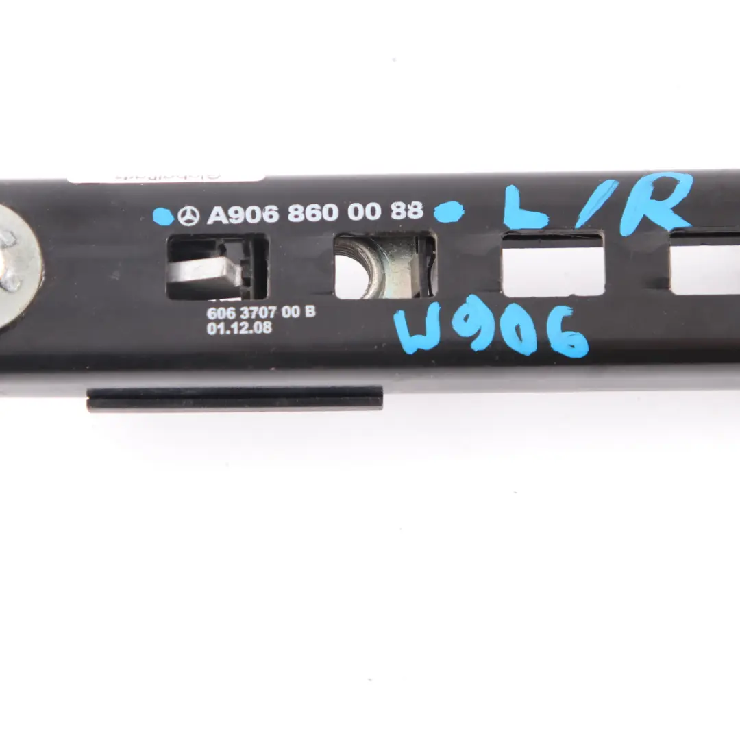 Ceinture de sécurité Régulateur hauteur ceinture avant pour Mercedes W906 à propos du numéro de pièce A9068600088 Mercedes W906 Ceinture de sécurité Régulateur hauteur ceinture avant - SKU A9068600088 - Numéro de pièce A9068600088