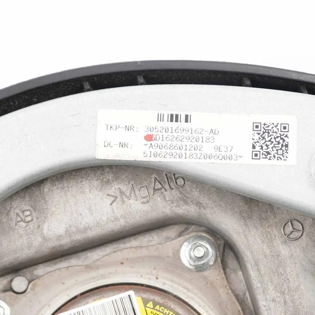 Mercedes Sprinter W906 Module D'Air Volant Noir - SKU A9068601202 - Numéro de pièce A9068601202