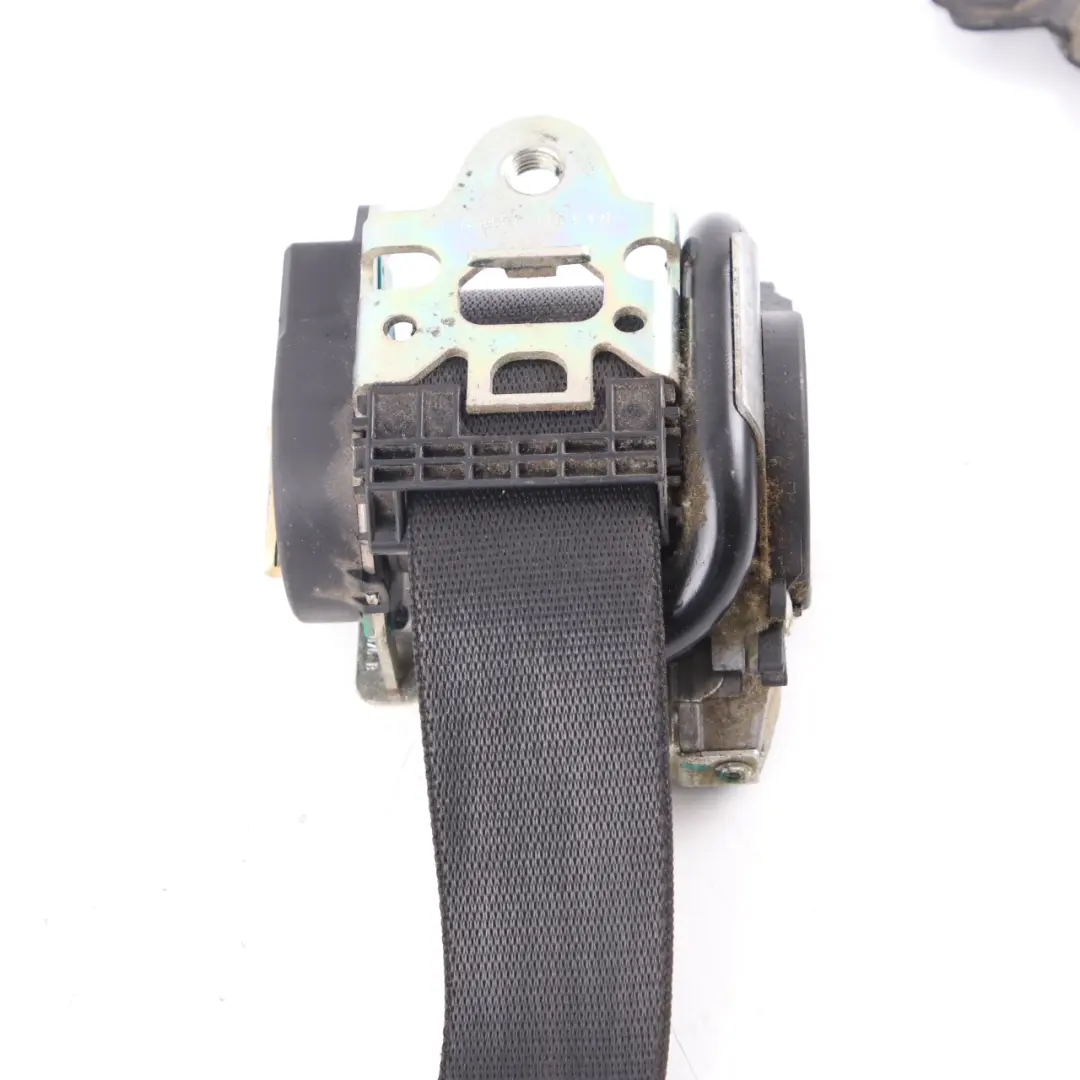 Ceinture de sécurité avant droite noire pour Mercedes Sprinter W906 à propos du numéro de pièce A9068601485 Mercedes Sprinter W906 Ceinture de sécurité avant droite noire - SKU A9068601485 - Numéro de pièce A9068601485